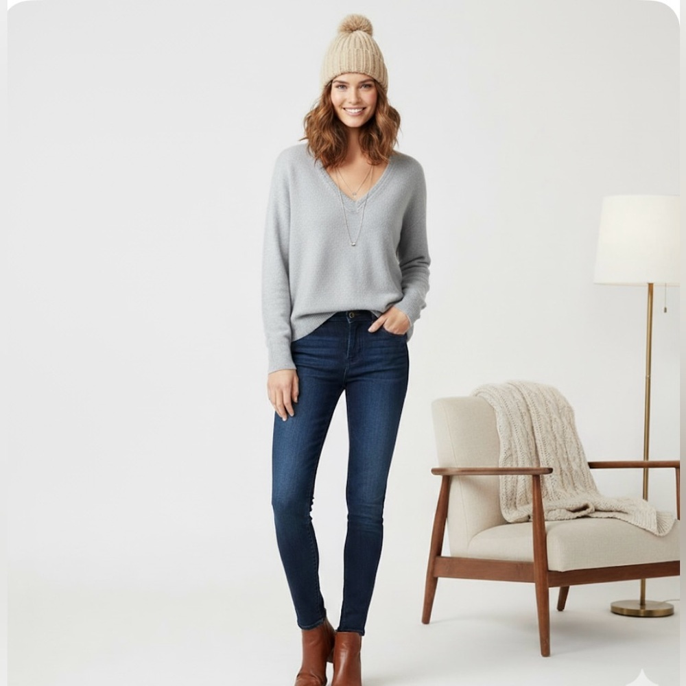 Skull Cashmere 100% Cashmere V-Neck Relaxed Pullover Sweater Light Blue Small